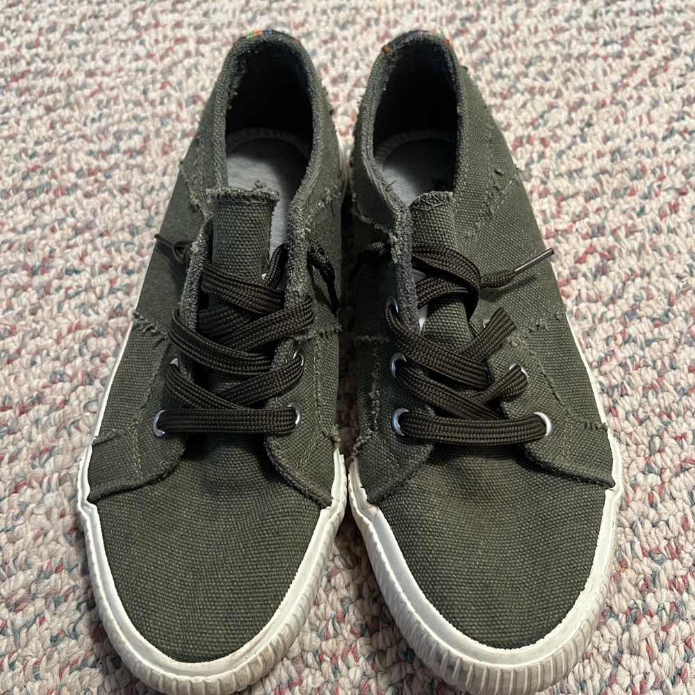 Women’s Green Canvas Sneakers